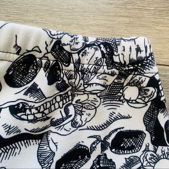 Just Cozy Fleece Lined Skull Print Leggings - Picture 3 of 4